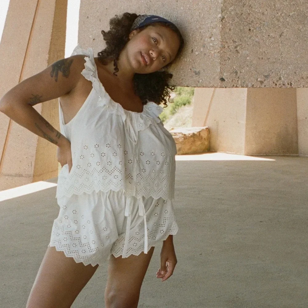 Dǒen Nella White Eyelet Ruffle Top - Picture 3 of 6